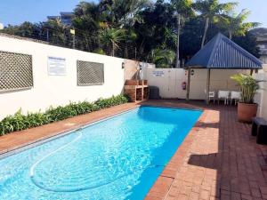 5 Glitter Bay 2 bedroom beach front sea view apartment