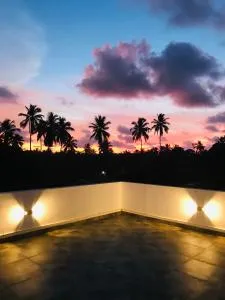 Sri White Villa Airport Boutique Hotel - Andiambalama