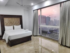 Premium Apartment in Hiranandani Powai by Maxxvalue - Chitranjan