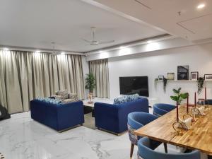 Premium Apartment in Hiranandani Powai by Maxxvalue - Chitranjan