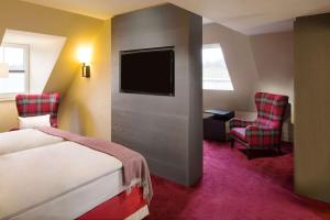 Junior Suite room in Kempinski Hotel Frankfurt Gravenbruch