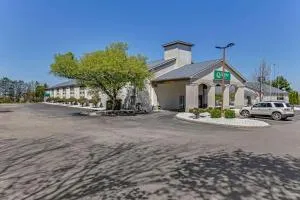 Quality Inn Austintown-Youngstown West - 米纳勒尔里奇