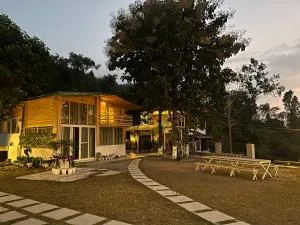 Saraiville- Luxury Riverside Cottages - Herbertpur