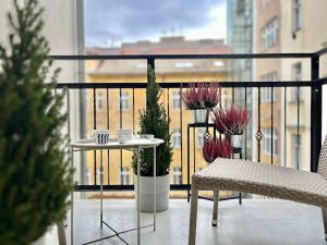 Sunlit - Prague Apartment