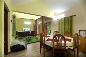 Modayil House - Anakkara