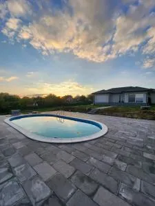 NEW Luxury villa near Belgrade for 20 guests sleeps 8 - ملادينوفاتس