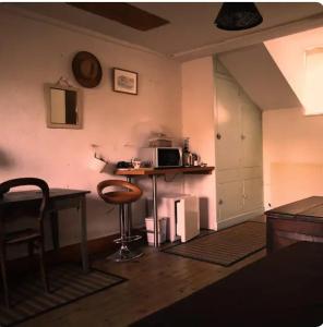 Sejours chez l'habitant Chambres avec salle de bains et cuisine en centre ville Argenton sur Creuse : photos des chambres