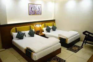 Hotel Shakuntla Palace - 400 Meters away from Vishnu Pad Temple 7 mins walk - Dānāpur