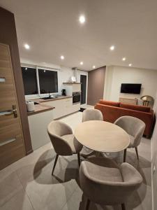 À L'ombre Du Pêcher