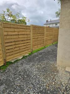 À Lombre Du Pêcher