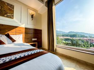 Hotel Nirvana Bliss, Behind Parmarth Niketan