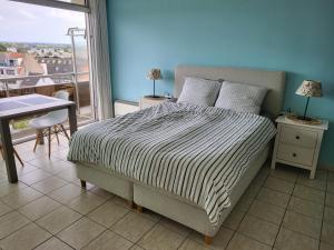 Studio with sea view and panoramic view in Bredene