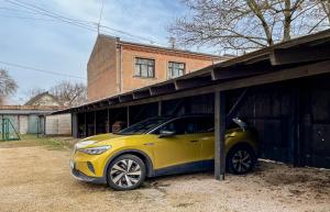 Quiet center studio with private parking