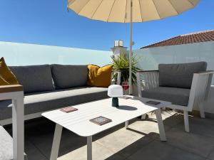 Modern 2 bed apartment, private roof terrace with jacuzzi - Competa Centre - Casa de La Plaza
