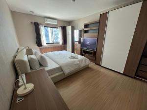Central 2BR 3 min walk from BTS Ploen Chit