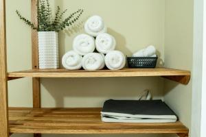 Falcon Breeze-Gated-Security-Airport Pickup Available