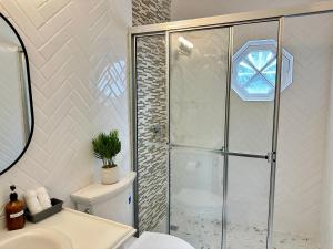 Falcon Breeze-Gated-Security-Airport Pickup Available