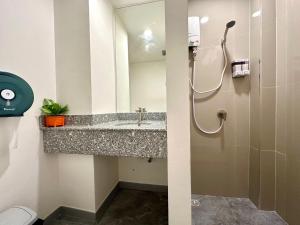 Phòng 3 Người Có Phòng Tắm Riêng (Triple Room with Private Bathroom)