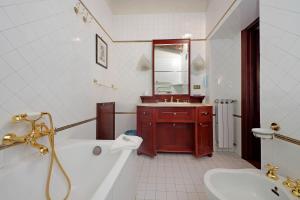 Classic roman home next to Popolo Square