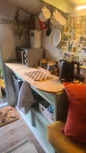 Blue bells Small but quirky & Cozy Shepherds Hut