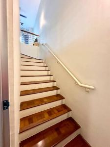 Karpal Singh Drive Seaside Georgetown 4BR-15pax by 3C
