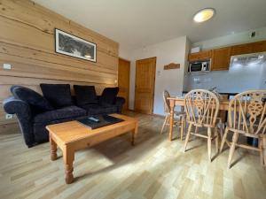Appartement calme à Samoëns avec piscines, animaux acceptés - FR-1-624-107