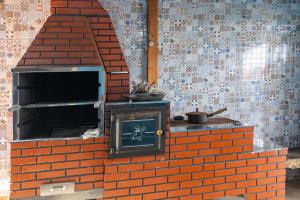 Casa azul, 2 quadras praia-wifi-garagem -churrasqueira e fogão a lenha - Aceita Caes -Caiçara-Praia Grande