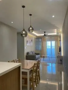 Meridin Bayvue - 3BR - 6 Pax - Near MMHE - Kampong Sungai Rinting