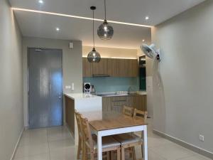 Meridin Bayvue - 3BR - 6 Pax - Near MMHE