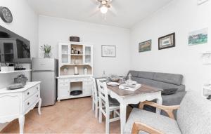 Awesome Home In Prosika With Wifi