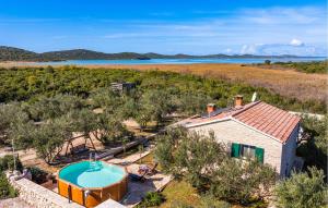 Awesome Home In Prosika With Wifi 