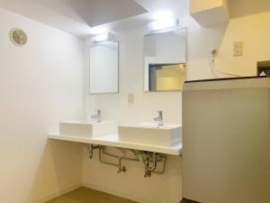 Shinjuku Kabuki Youth Hostel#New Sunshine Room#50 second walk from Higashi Shinjuku subway#Automatic locking door at entrance#新宿12