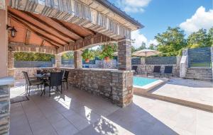 Gorgeous Home In Roc With Wifi 