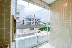 Apto de 2 dorm com suíte na praia de Palmas - 0102