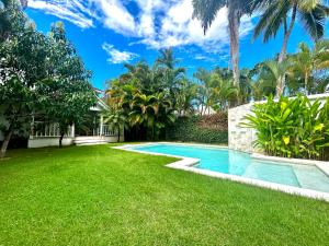 Tropical Villa 4Bedroom 3Baths and Pool Near Beach