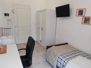 Single Room with Private Bathroom