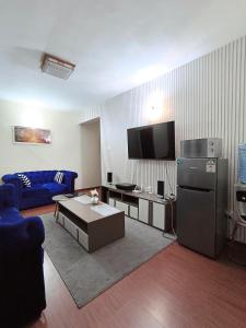 Lovely One Bedroom with Balcony views