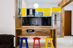 Apto 2 Dormitórios sendo 1 Suíte na Praia! - 0106