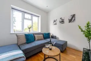 Ealing Gem 3 Bath, 2 En-Suite Flat with Parking - 伊灵