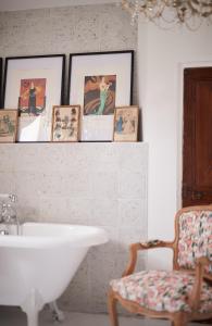 B&B / Chambres d'hotes Manoir la grande guerais : photos des chambres
