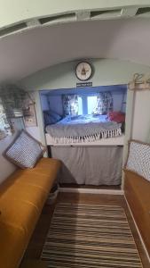 Blue bells Small but quirky & Cozy Shepherds Hut