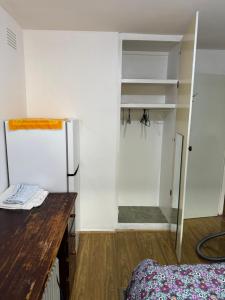 Springvale couple room with shared bathroom