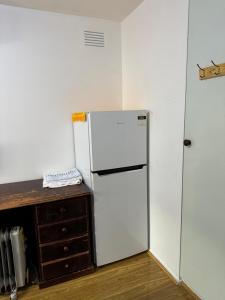 Springvale couple room with shared bathroom