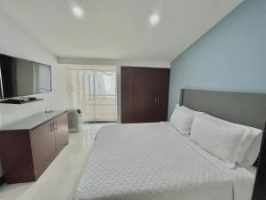 Private Jacuzzi 3 Bedroom apartment in Provenza cartagena