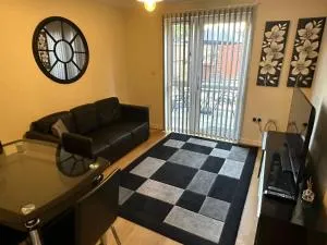 Beautiful 4 Bedroom Home With Private Parking - 北斯蒂福德