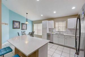 Disney 5 Bed Villa with free Private Pool, Hot Tub, Games in Solana Resort!