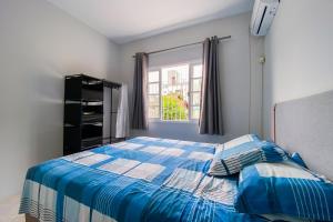 Apto de 01 quarto há poucos metros do mar! 0451