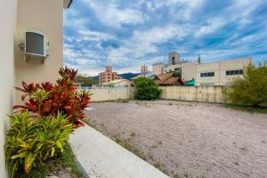 Apto de 01 quarto há poucos metros do mar! 0451