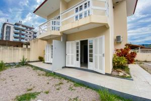 Apto de 01 quarto há poucos metros do mar! 0451