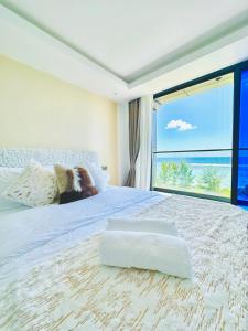 Lazzlla Beachfront Oceanfront Apartments